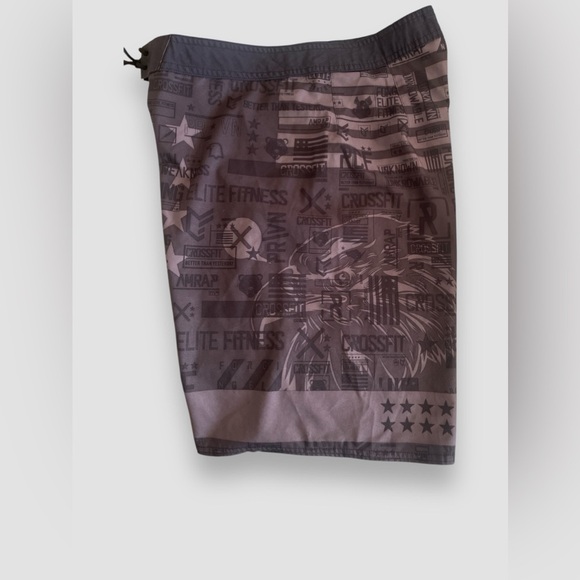 REEBOK CrossFit Shorts Mens Size 30 Board Shorts Black Hero Star & Stripes EUC - Picture 8 of 9